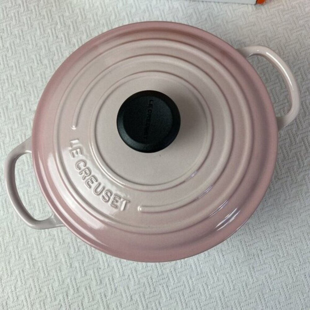 Le Creuset Dutch Oven 4.5Qt 4.2L Shell Pink #24 Brand New in Box 4.2 Casserole - Picture 3 of 11